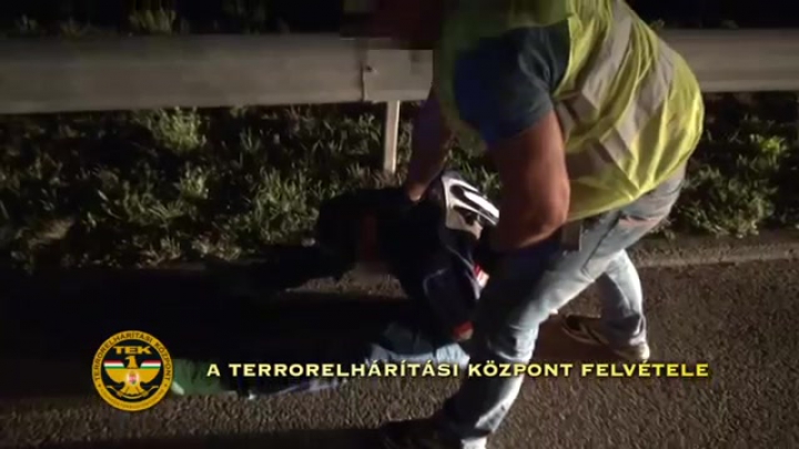 21 bevándorlót zsúfoltak egy kisteherautóba