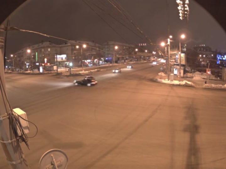 Lada Samara vs. Rolls-Royce Phantom