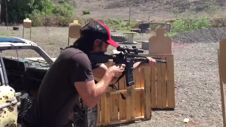 Keanu Reeves lövés gyakorlaton