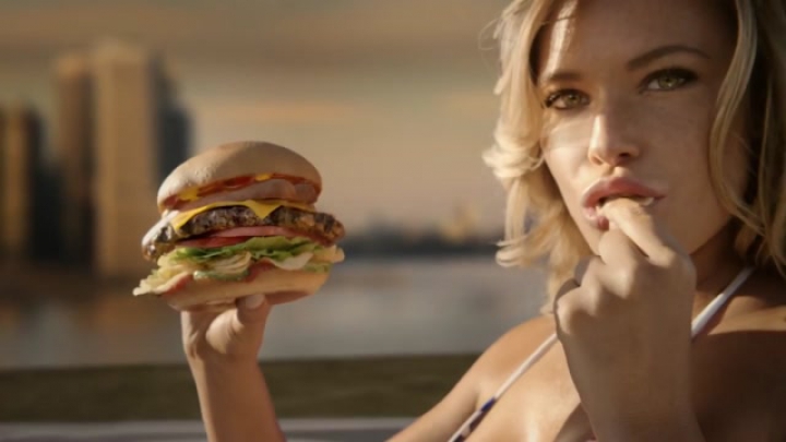 Samantha Hoopes az American Thickburger reklámjában