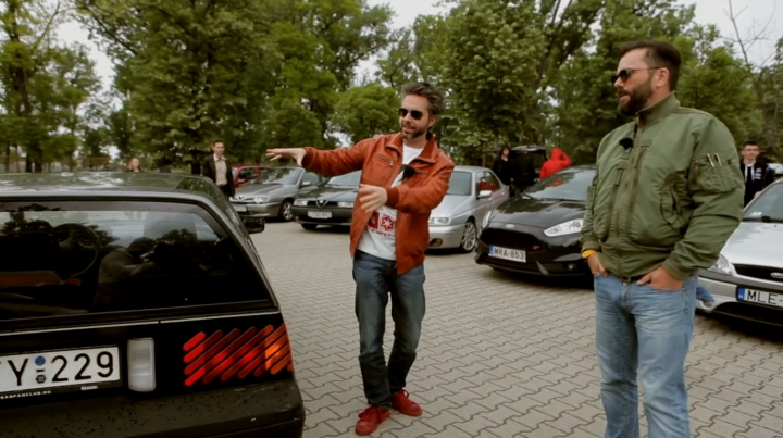 Gábor bácsi új Ladája és Winkler az oválban. TCTVS08EP07