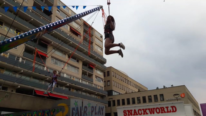 Tilburg Kermis - a lányok ugrálnak
