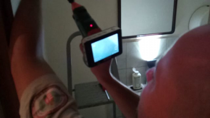 Így néz ki közelről egy 14 órán át tartó cicamentés