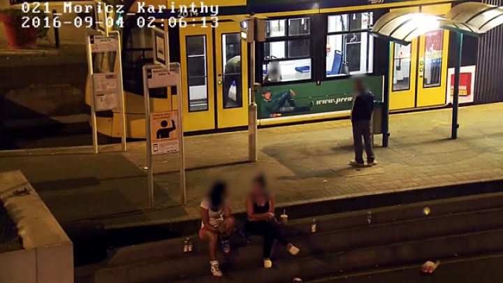 Kifosztás a villamoson