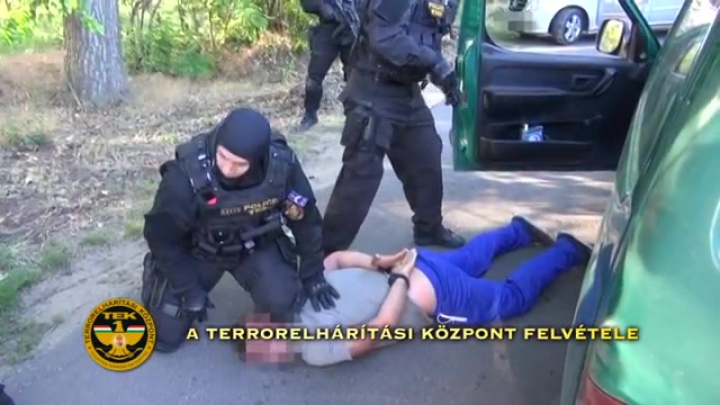 Prostituáltak kizsákmányolásából élt