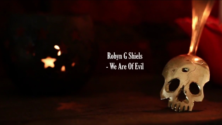 Robyn G. Shiels: We are of evil [magyarul] KOVBOG