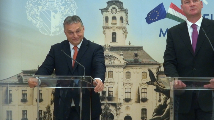 Megbotlott a nyelve, vagy Orbán tényleg falat tervez a déli határra?