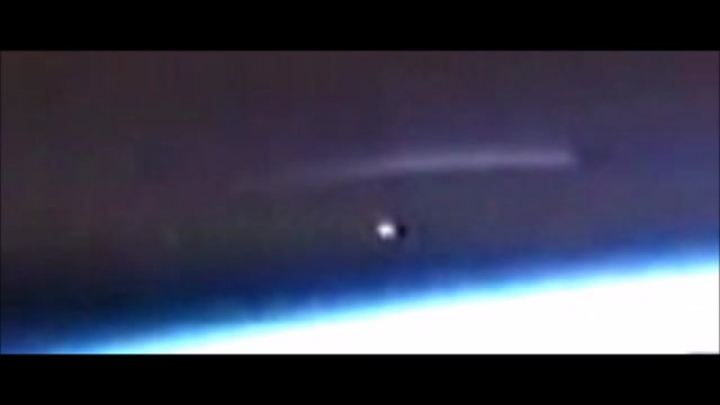 Az ISS kamerája egy Föld közelében tartózkodó anyahajót sikerült megörökítenie