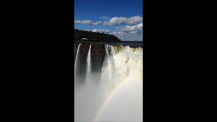 Iguazú-vízesés alatt