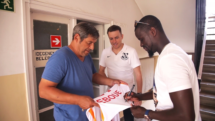 Amikor Eboué az Arsenalból lement edzeni a Vác FC-hez