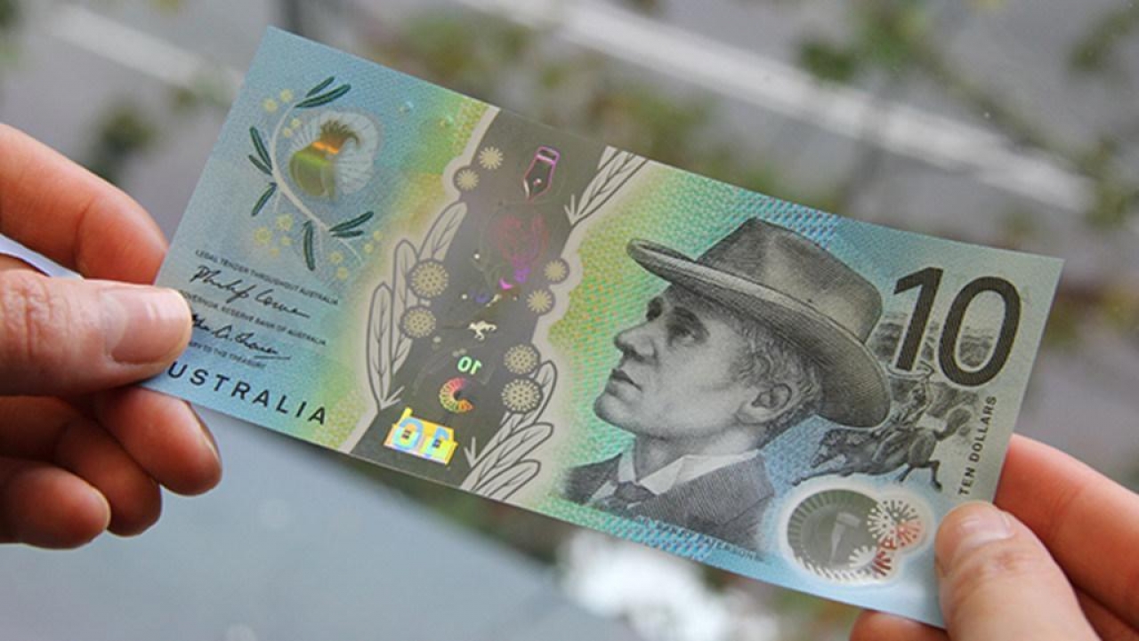 Прозрачная купюра. Австралийский доллар купюры. Пластиковые деньги. Австралийские деньги пластиковые. Австралийские пластиковые купюры.