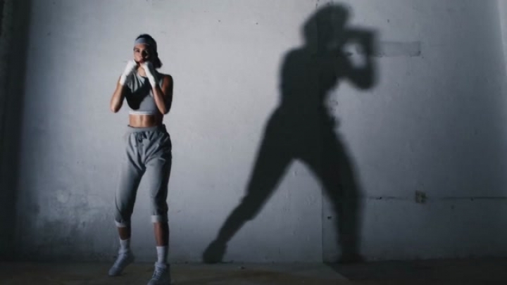 Kendall Jenner lebokszolna