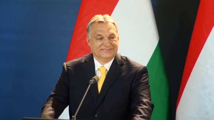 Orbán végre tartott egy sajtótájékoztatót, de nem volt benne köszönet