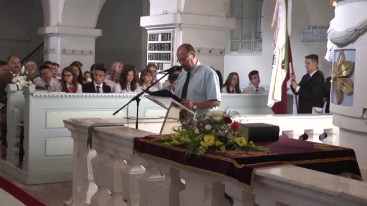 Az Arany iskola ballagási műsora