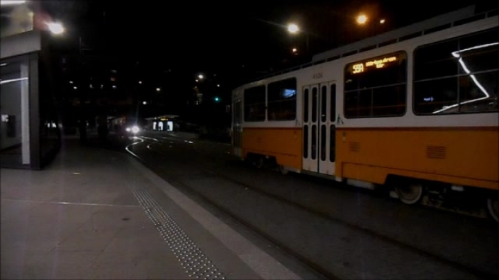 Villamosok az esti Kalefen