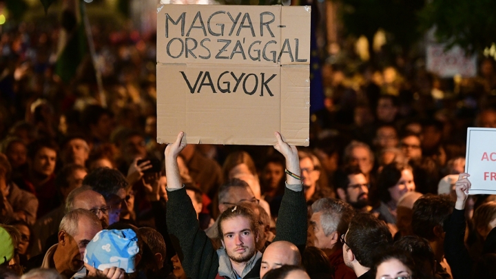 Élőben jelentkeztünk a Momentum CEU melletti tüntetéséről