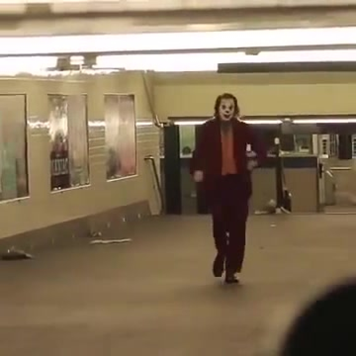 Joker sétál