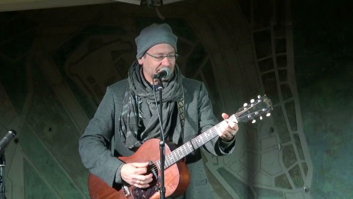 Hajléktalanokért koncerteztek a Széll Kálmán téren