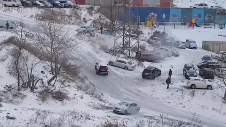 Van az a jeges lejtő, amivel az orosz autósok se bírnak el