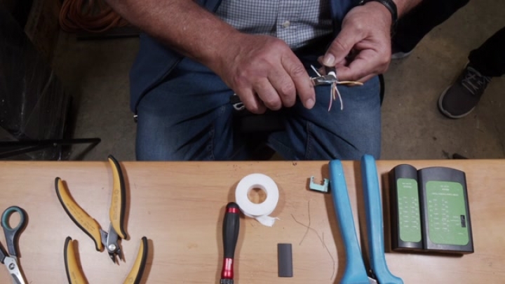Hogyan szereljünk össze egy HDMI kábelt?