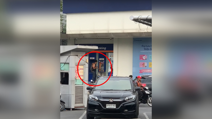 Mindeközben Thaiföldön