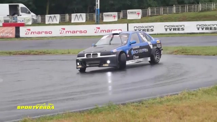 Krisztián driftelni tanít