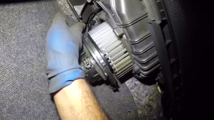 Fűtőventillátor cseréje : Suzuki SX4