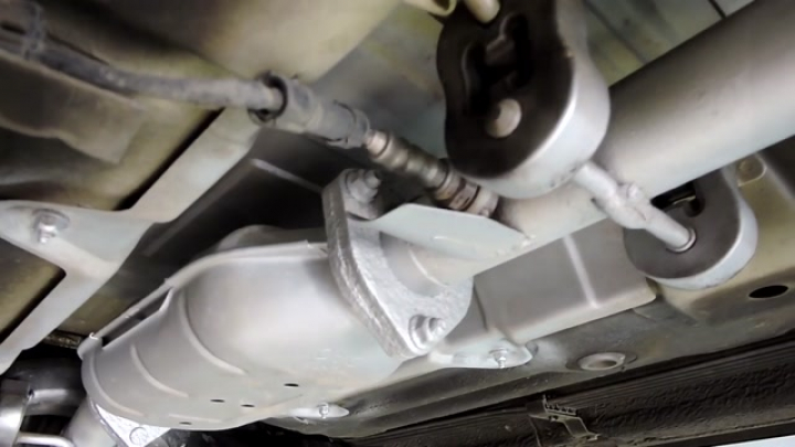 Hol található a lambdaszonda (oxigénszenzor) : Suzuki Sx4