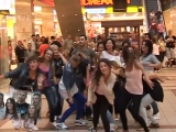 Meglepi flashmob lánykérés Camponában(...