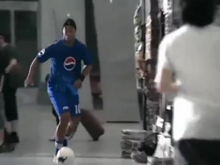 Pepsi reklám Messivel (2007)