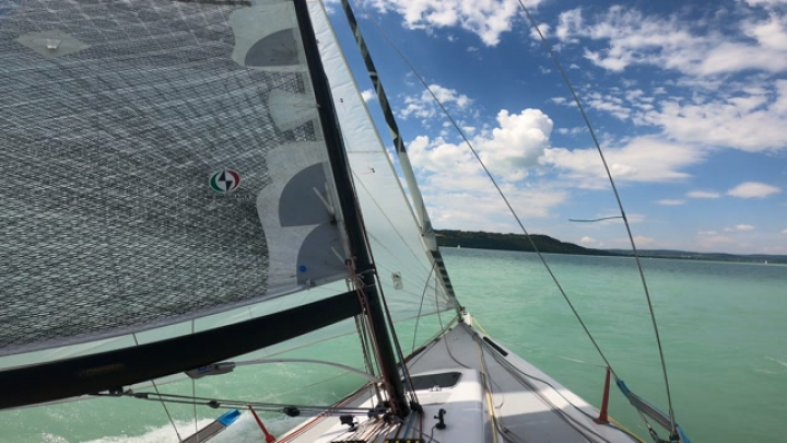 Code 8 carbon gyakorló vitorlázás, Balaton (2021. jún.)