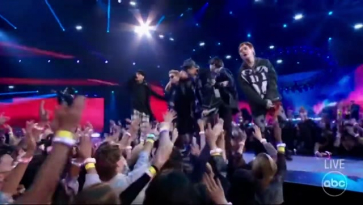 AMAS2021BTSCOLDPLAY