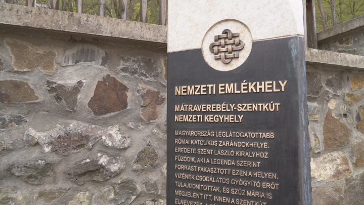 Csodatévő forrásvíz, különleges szentmise és öltöztethető kegyszobor – Mátraverebély-Szentkút titkai
