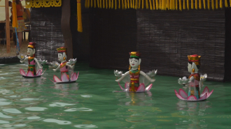 Vízben báboznak a vietnámi színészek a Sziget...