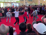 Tashkurgan: tánc az utcán