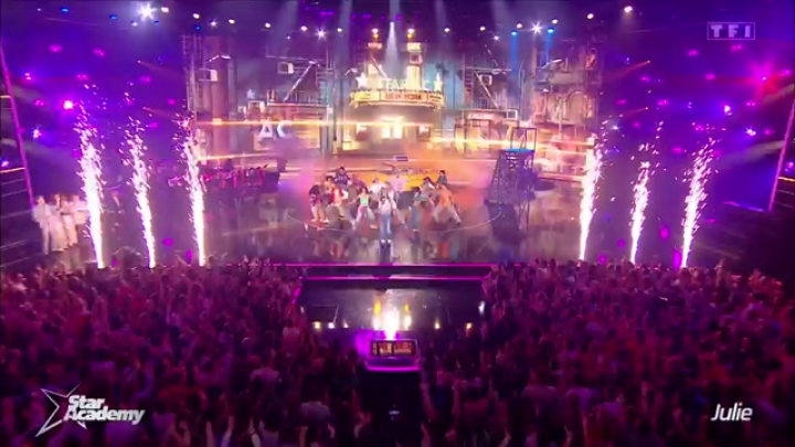 SA12P1 Julie chante Flashdance.