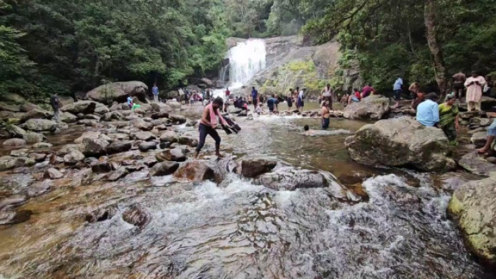 Munnar: fürdőzők
