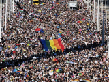 Videón az óriási Pride-tömeg
