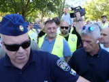 Magyar Péter rendőröket és a biztonságiakat...